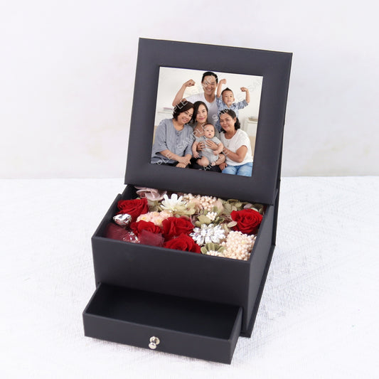 MDPG2567 Timeless Treasure (Preserved Flowers Jewellery Box with Personalised Photo)